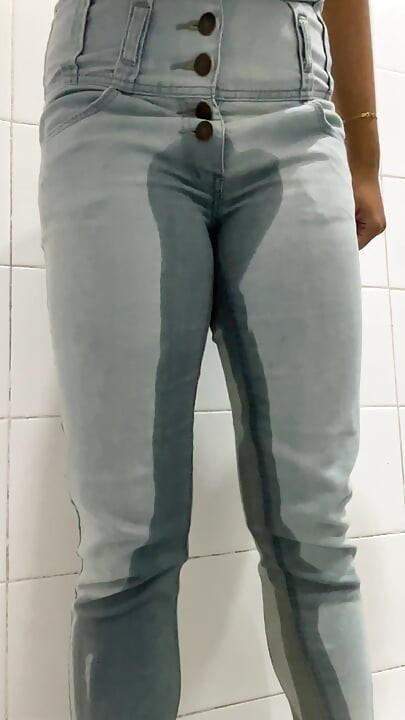 Herkesin içinde pantolonuma çok işiyorum