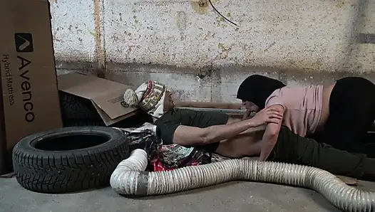 Nymphomaniac kız New York'ta sokakta beş parasız götlü bir serseriyle seks yapıyor