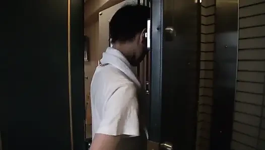 Baştan çıkarıcı bir dul kadın sıvazlanıyor, vücudu yalnızlıkla parlıyor, erkeğin penisini onunla kabul ediyor. ve. - Kuroki Yuika'dan