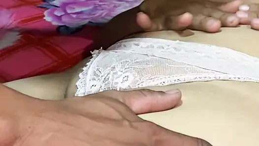 Nazikçe sok! Bakire bir öğrenciyim ve ilk kez seks denemek istiyorum!