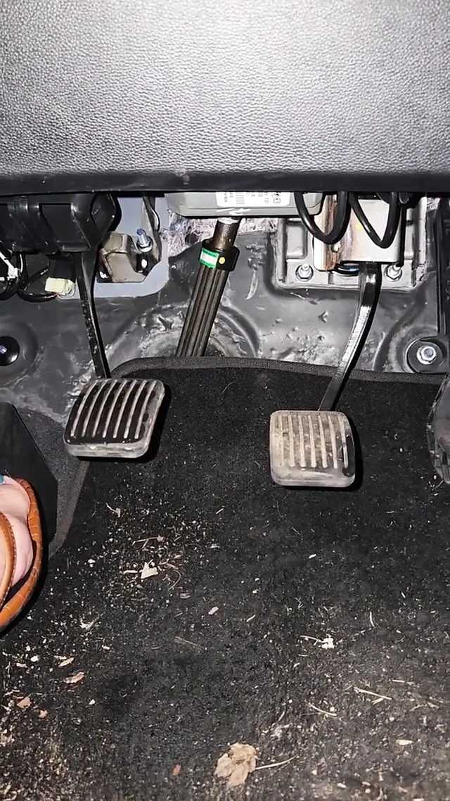 Ayak fetişi pedal pompalama