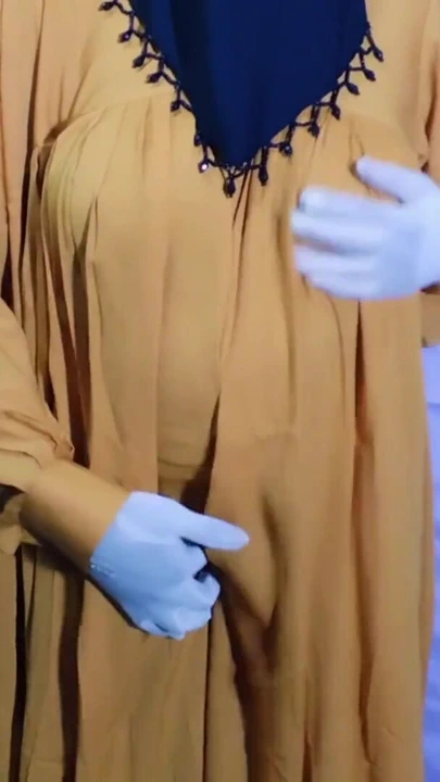 Hintli Müslüman kadın arkadaşla sert seks | Klip 1