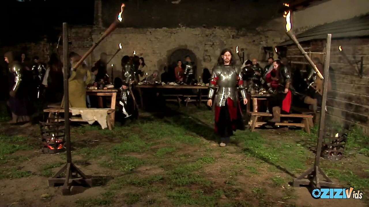 Ortaçağ fuarları büyük memeli hizmetçilerin sakso becerilerini göstermeleri için harika bir yerdir