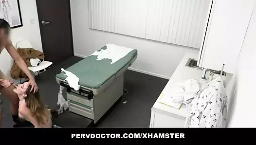 Everly pus'un sırt ağrısı için doktor yardımına ihtiyacı var