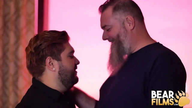 Bearfilms Kıllı Ayılar Alezgi Cage ve Tony Marks prezervatifsiz