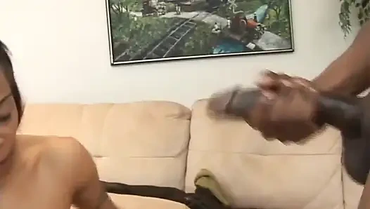 Seksi zenci hatun büyük yarağı seviyor