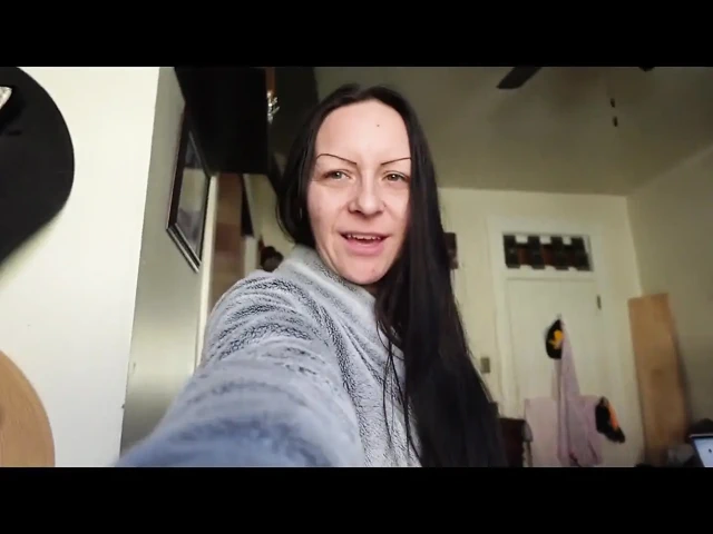 Zevkim için sikiliyor ve kullanılıyor sonra ağrıyor mavi topu