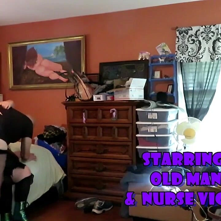 Kadın kılıklı itaatkarımın götüne şaplak at!