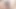 Seksi sarışın oynuyor onu büyük kedi dudakları içinde the bahçe