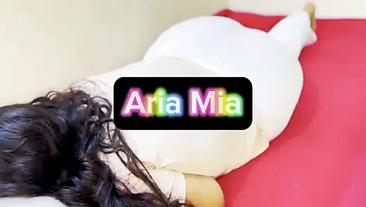 Üvey oğul ateşli üvey annenin elini bağladı ve onu arkadan sikiyor - seksten sonra yarağımı emiyor sonra iki kez boşalıyor