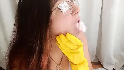 Lateks eldivenler bubblegum ve balon üfleme - tavşan tezgahçı