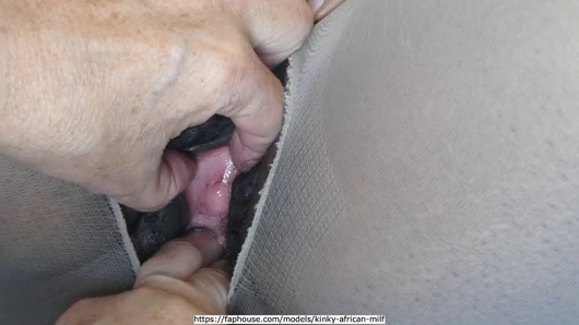 Mutfak masasında uzun bir amcık yeme seansı