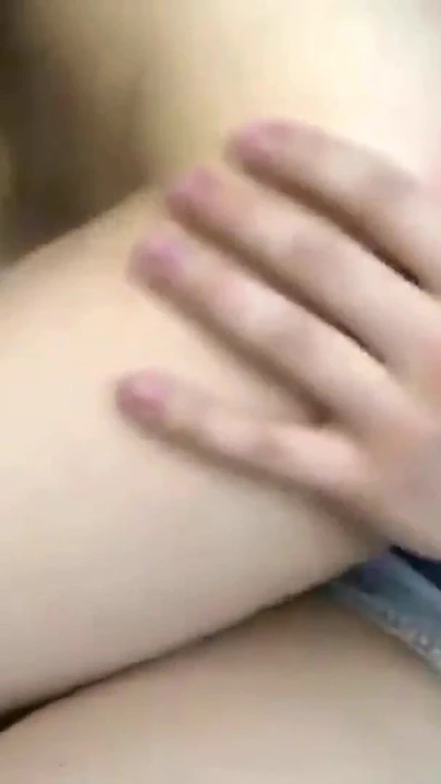 Обязательный для обмена момент из "Сводная сестра Eva умоляет сводного брата не делать ей кримпай, но он все равно делает это. кончаю немного внутрь киски"