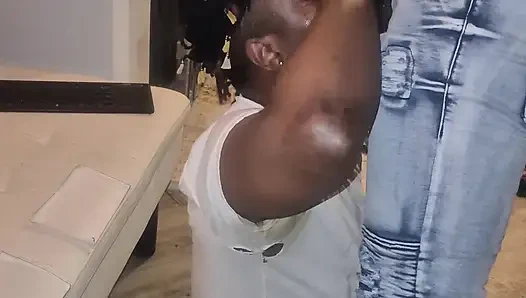 O gırtlağını ver - büyük zenci yarağıyla ağzımı parçalıyor ve hepsini bana aldırdı