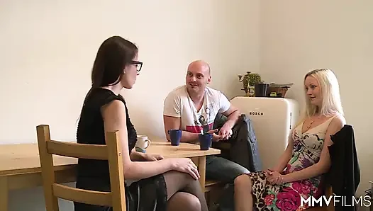 AB öğrencisi koridorda sikişiyor