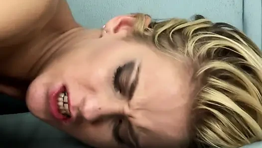 Yangın sahnesinde sürtükler 1_blonde hatun amatör dildoyla mastürbasyon yapmanın tadını çıkarıyor