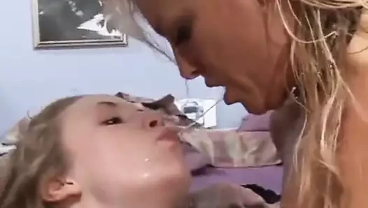 Grup iki kadın bir erkek 98