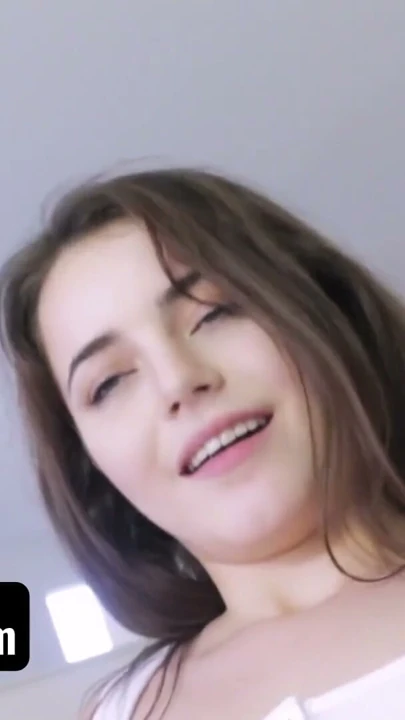 Sislovesme - 18 yaşındaki güzel üvey kız kardeş Kylie Quinn üvey erkek kardeşinin etli yarağını çok istiyor | Klip 3