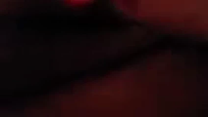 Clark seksi abanoz kızı dövüyor