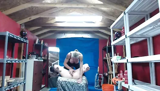 Bobbie bir Female.mp4 ile eğlendi