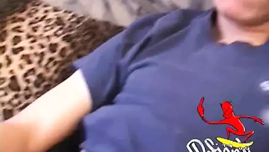 Brady Walker etini dövüyor