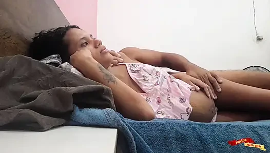 Üvey babam ile bir film izlemeye gittim ve benimle seks yapma fırsatını buldu