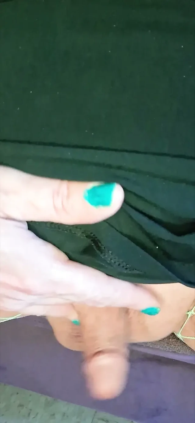 Journey to the Centre of Mommy's Skirt