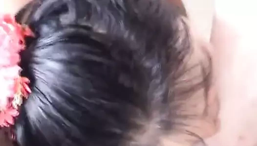 Kadın erkek ayaklarını yalıyor (02184)