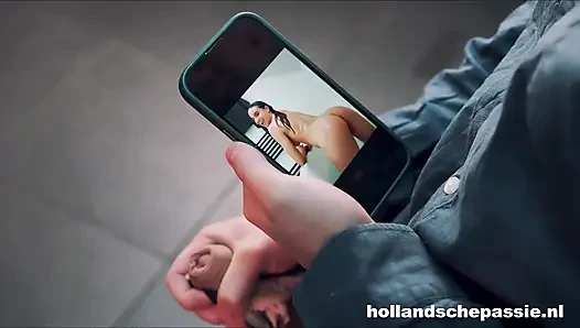 Gigi Max onu mastürbasyon yaparken yakaladı.... YENI Passie Videosu