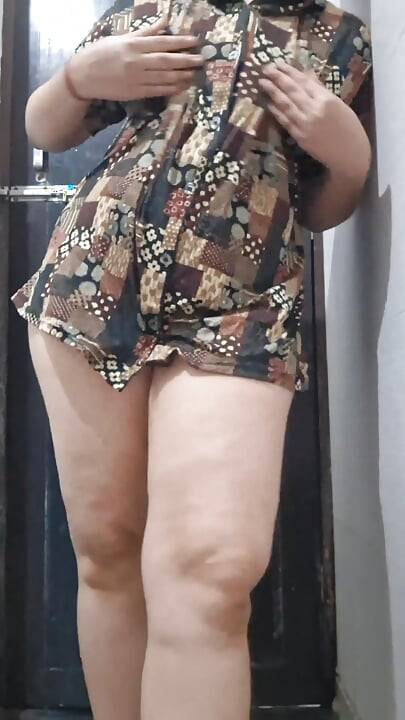 Kız zaman sonra banyo yapıyor riya ateşli seksi Hintli kız