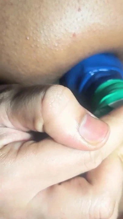 Başarısız anal. kahverengi tıraşlı Hintli pembe göt deliği içinde çok büyük göt tıkacı.  Big Gape | Klip 1