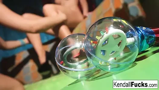 Busty kendall sikikleri süper sıcak busty natasha güzel