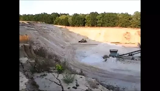 In der Kiesgrube mit Bauarbeiter