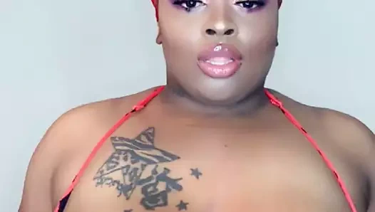 Büyük testilerle striptiz yapmak