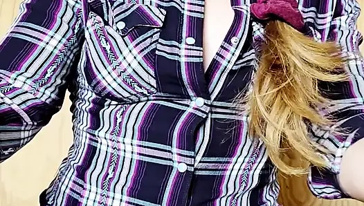 Kızıl saçlı amını ve götünü sergilerken çok edepsizce konuşuyor