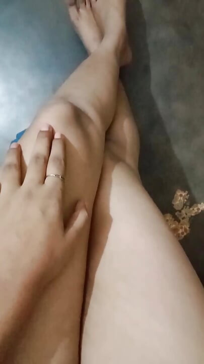 Göğüsleri gösteren sevimli kız, göğüsleri gösteren hintli kız, hint kolej kızının göğüsleri, desi genç kızın göğüsleri, göğüsler