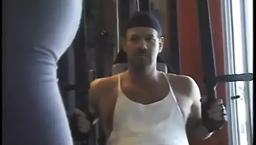 Seksi esmer kadın götünden yarakla sikiliyor