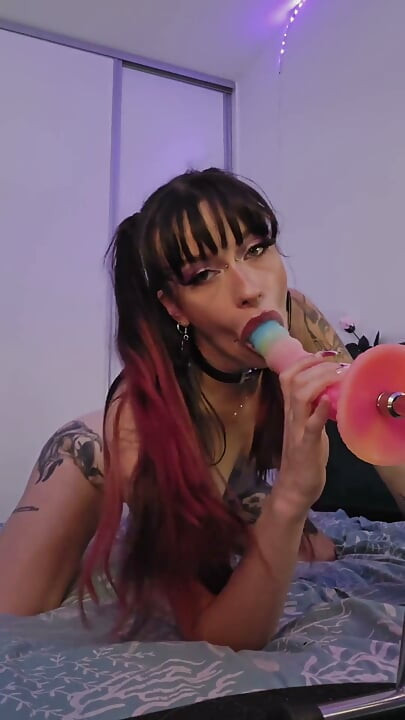 Morticia crowe - ejderha dildo ve sikiş makinesi, en iyi kombinasyon