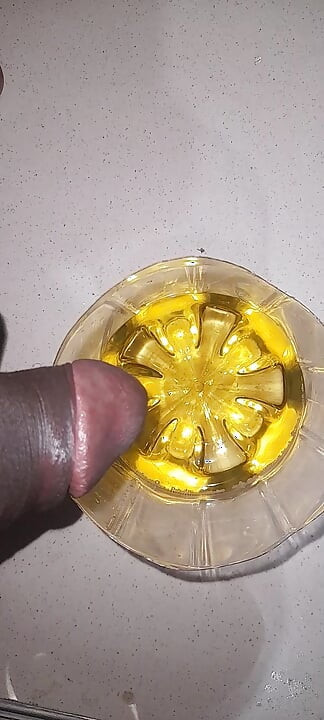 Ağzına bolca boşalıyor seni kaltak