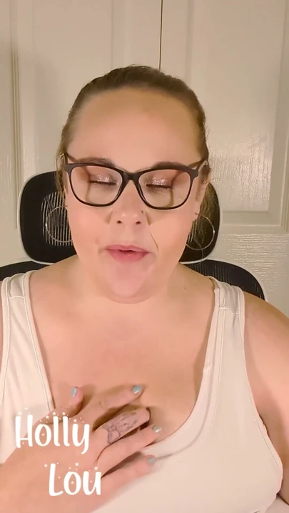 Porno izlerken yakalandı ve yaramaz pompalama ve emme ile teşvik edildi | Klip 1
