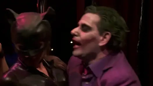 Striptiz kulübünde Joker ile seks partisi