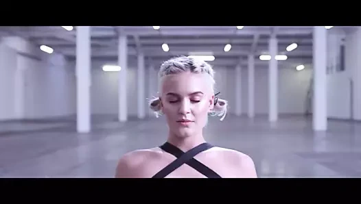 Xpbicta annemarie karately giganta