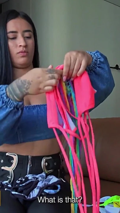 Bu büyük götlü latin orta yaşlı seksi kadının kocasının asla hayal edemeyeceği şekilde ünlü olmasına yardım ettim | Klip 1