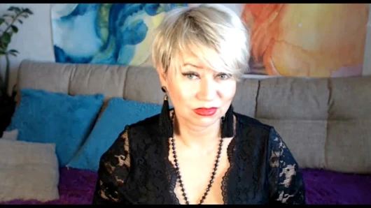 Havalı olgun web kamerası fahişesi Aimee ateşli orta yaşlı seksi kadın ve şehvetli amının yakın çekimi .!. ))