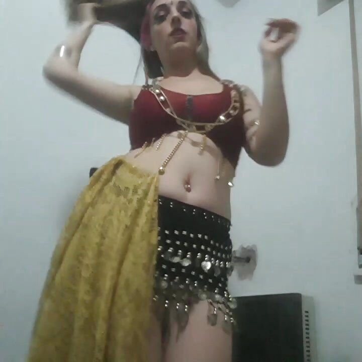 Seksi sarışın Arjantinli dansöz