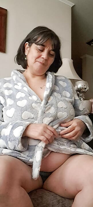 Üvey annesini sikmek için beni baştan çıkarıyor