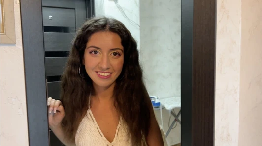 Komşu kız evime girdi, külotunu çıkardı ve...