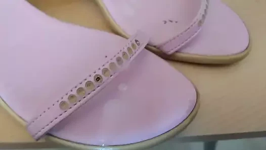 İyi giyilmiş sandaletlerini sikeyim