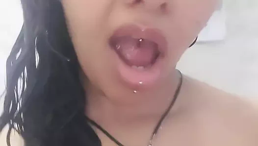 banyo yaparken kendime dokunuyorum