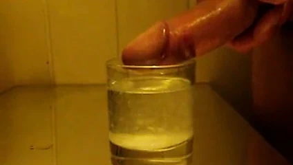 su bardağına boşalmak